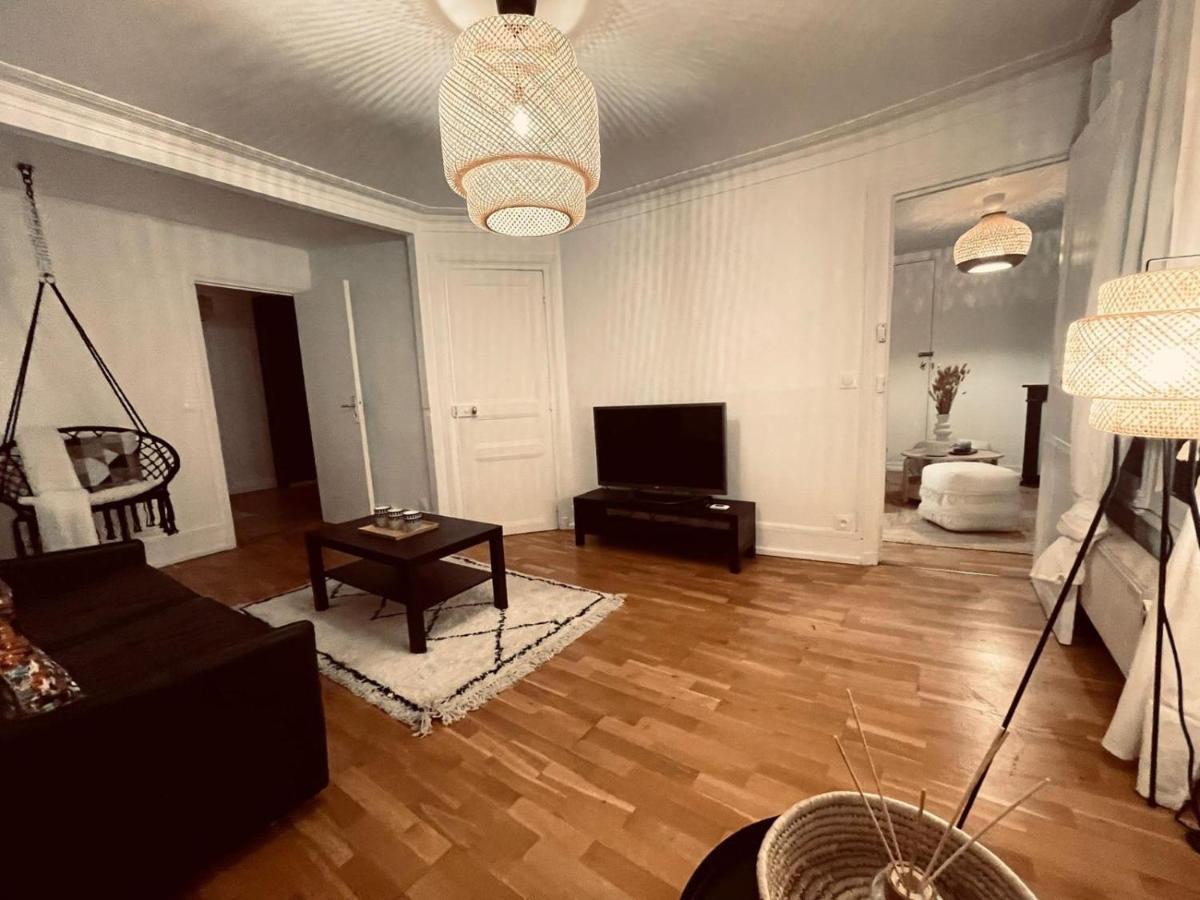 Chic Apartment On The Famous Shopping Rue Du Faubourg Saint-Honore Street ปารีส ภายนอก รูปภาพ