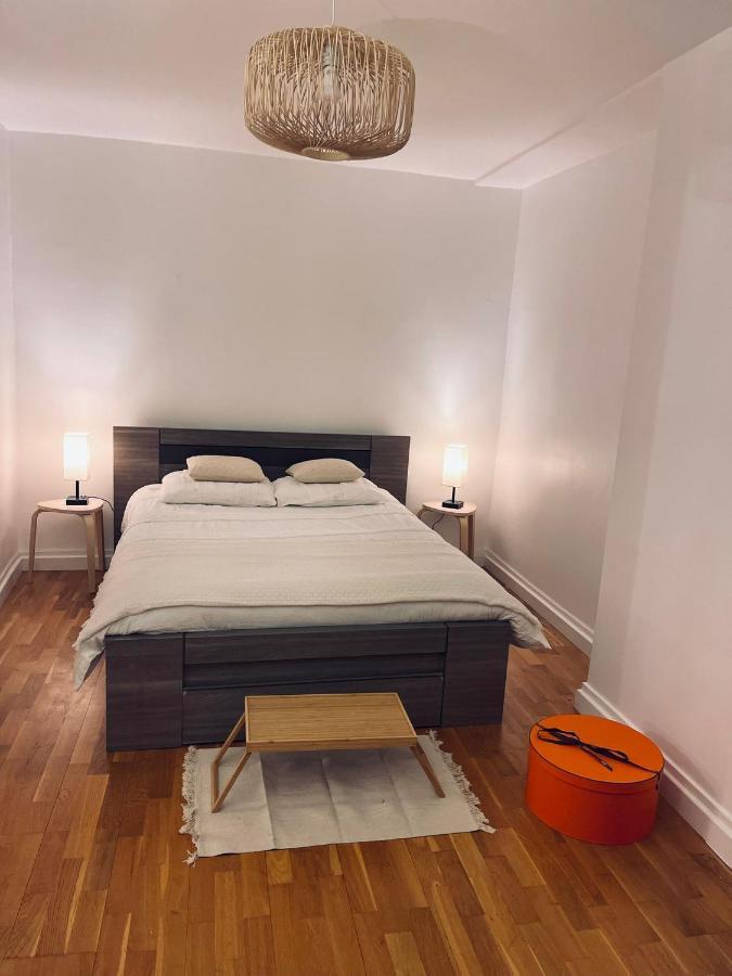 Chic Apartment On The Famous Shopping Rue Du Faubourg Saint-Honore Street ปารีส ภายนอก รูปภาพ