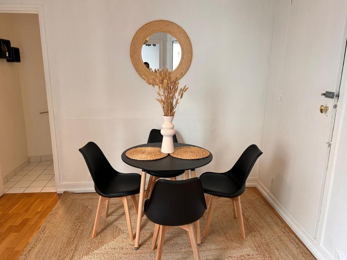 Chic Apartment On The Famous Shopping Rue Du Faubourg Saint-Honore Street ปารีส ภายนอก รูปภาพ